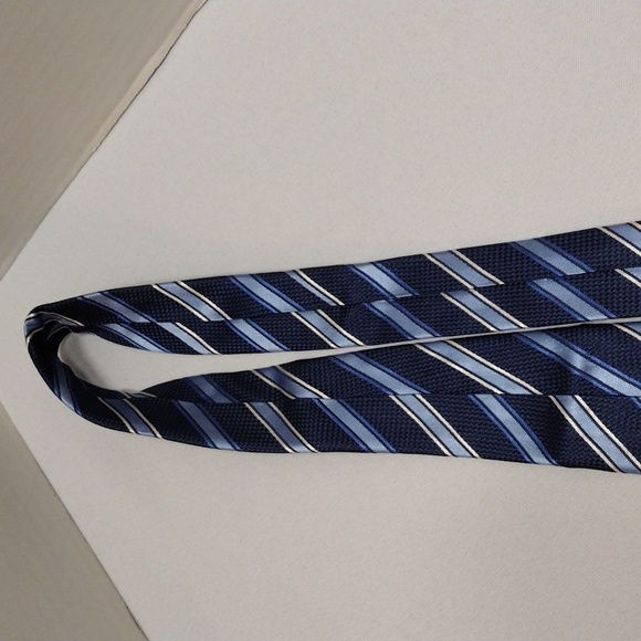 Stafford Performance Multiple Shades of Blue Diagonal Stripes NT#33 - Picture 11 of 13